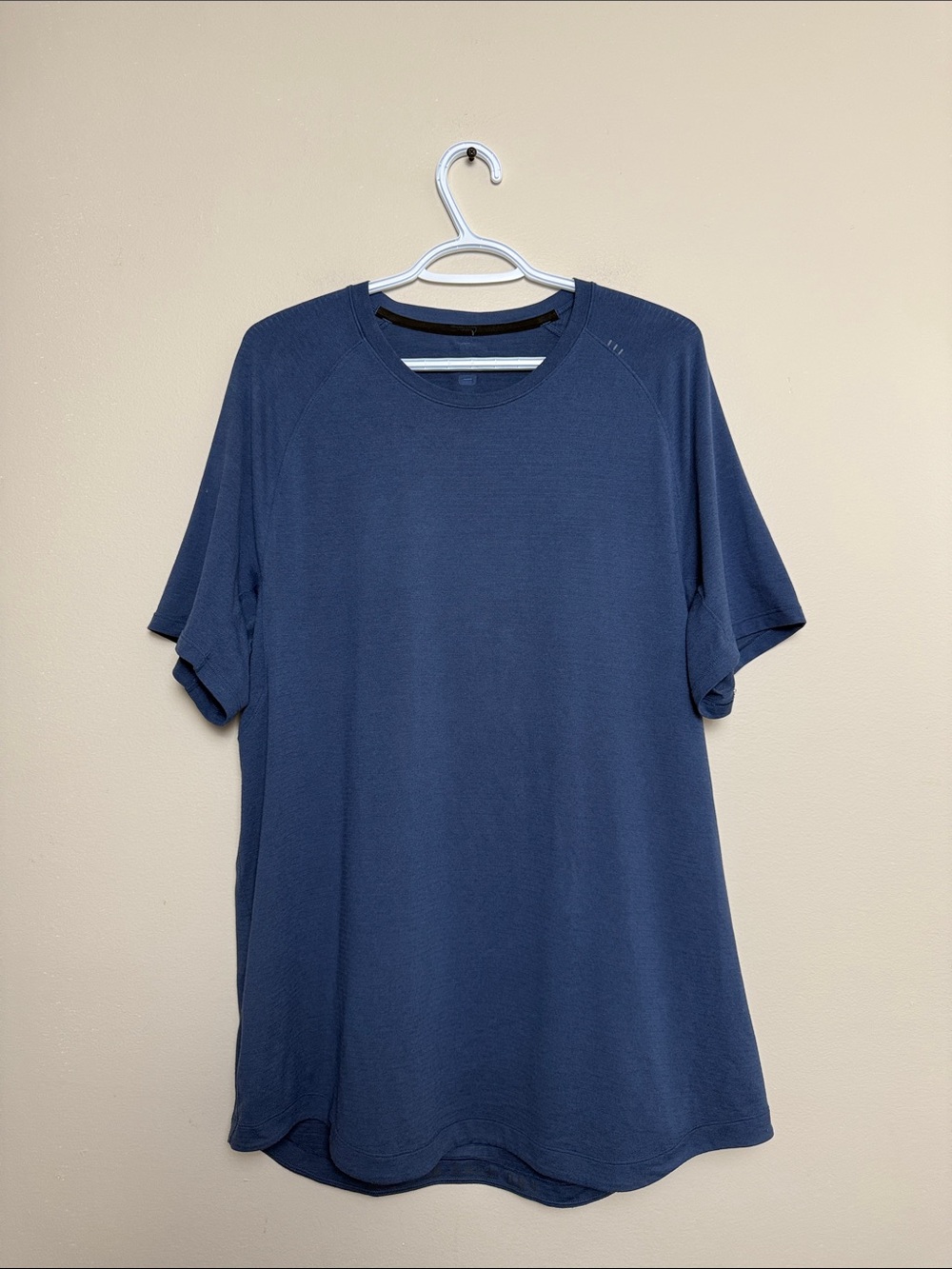Lululemon Men's Crewneck Short Sleeve Shirt - Navy size L